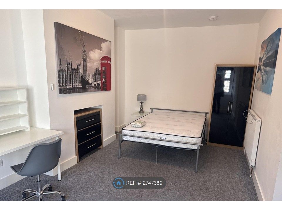 Property photo 2 of 9 Bedroom