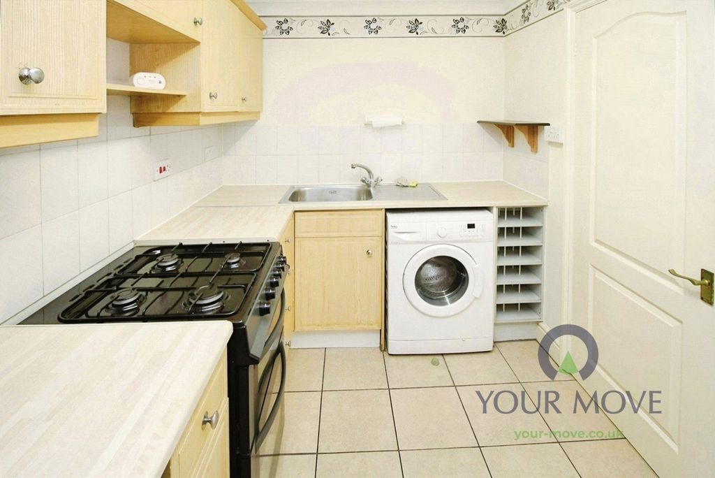 Property photo 2 of 10 Kitchen