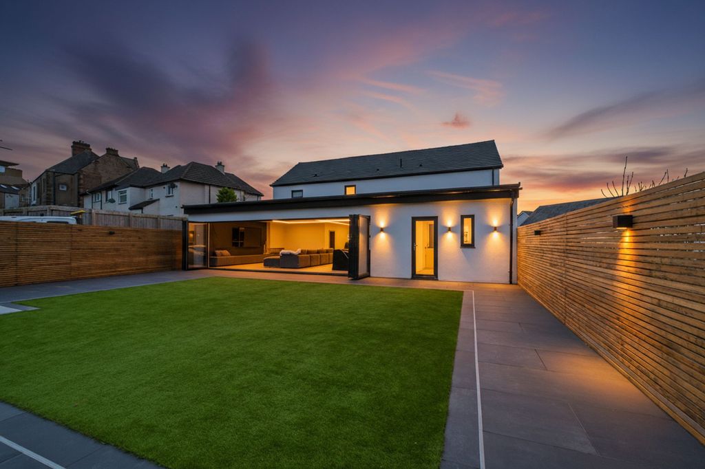 Property photo 2 of 43