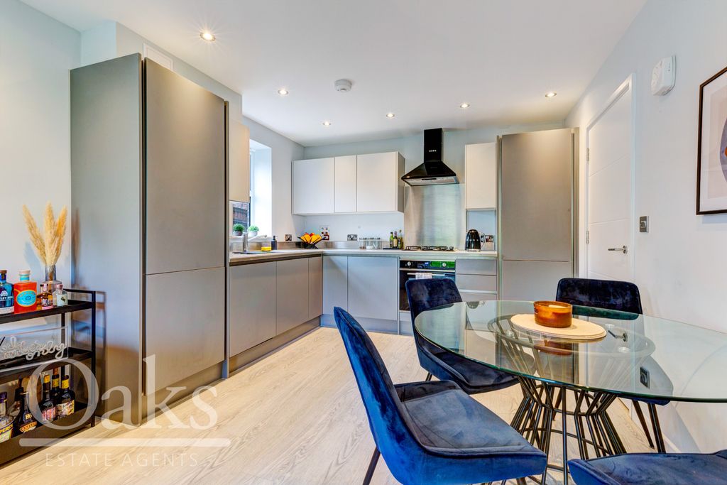 Property photo 3 of 12 Kitchen / Dining Roo