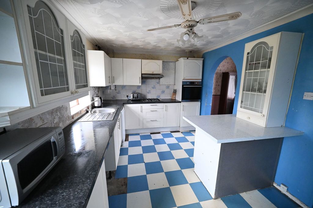 Property photo 2 of 11