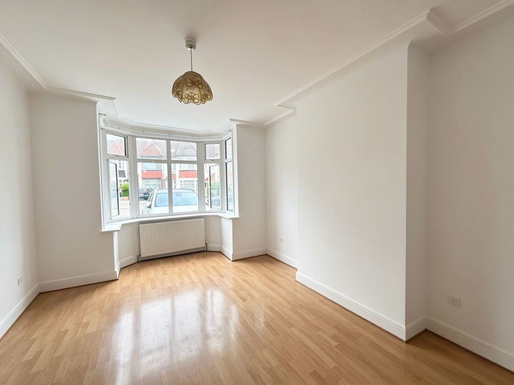 Property photo 3 of 15 38 Cecil Avenue,Wembley ,Ha9 7Ea (2)
