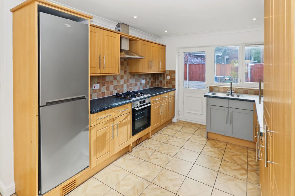 Property photo 2 of 25