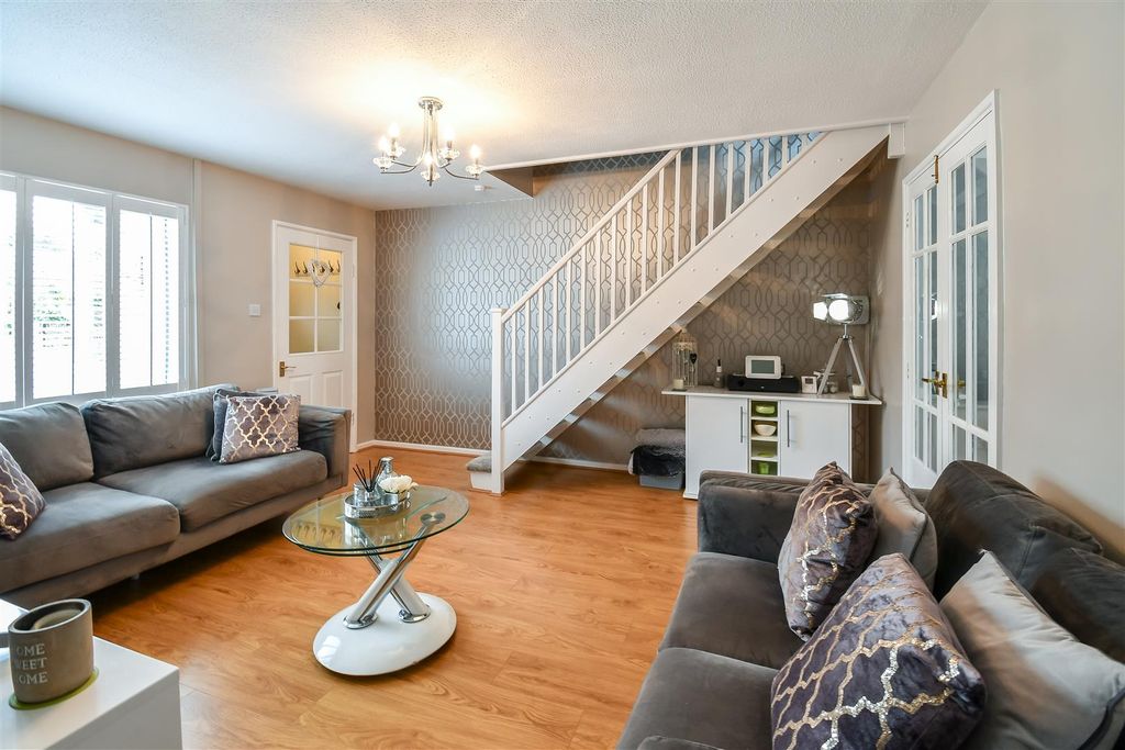 Property photo 2 of 28