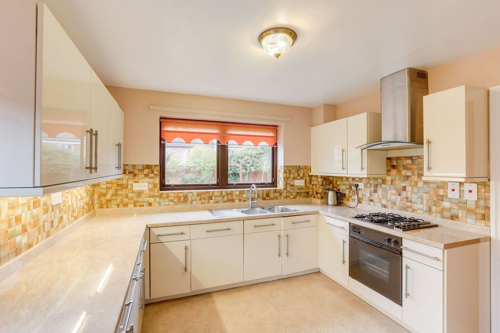 Property photo 3 of 27