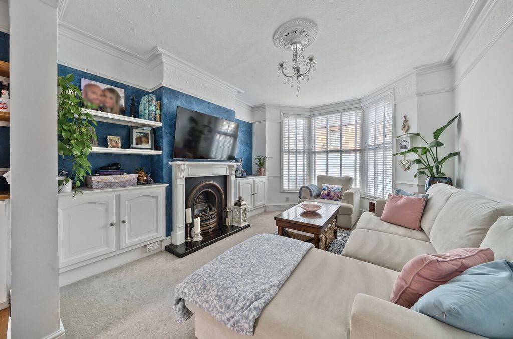 Property photo 2 of 23 1317760-17-685Edb...
