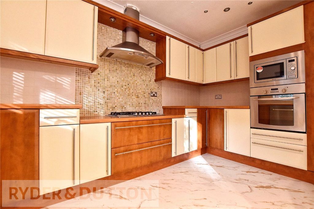 Property photo 3 of 16 Kitchen