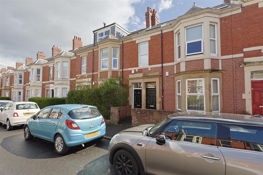 Property photo 1 of 17 1Eb46Cbd-5Ddc-451D-A4Ca-Bfac5Cb4Cf8D_1_201_A.Jpeg