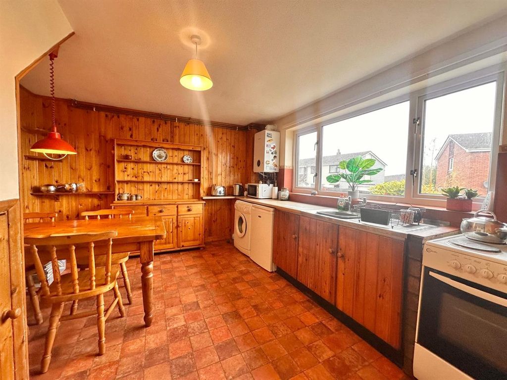 Property photo 2 of 13 Kitchen/Diner
