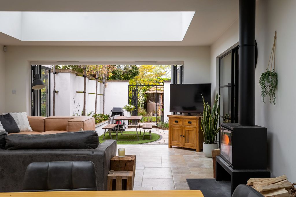 Property photo 2 of 3