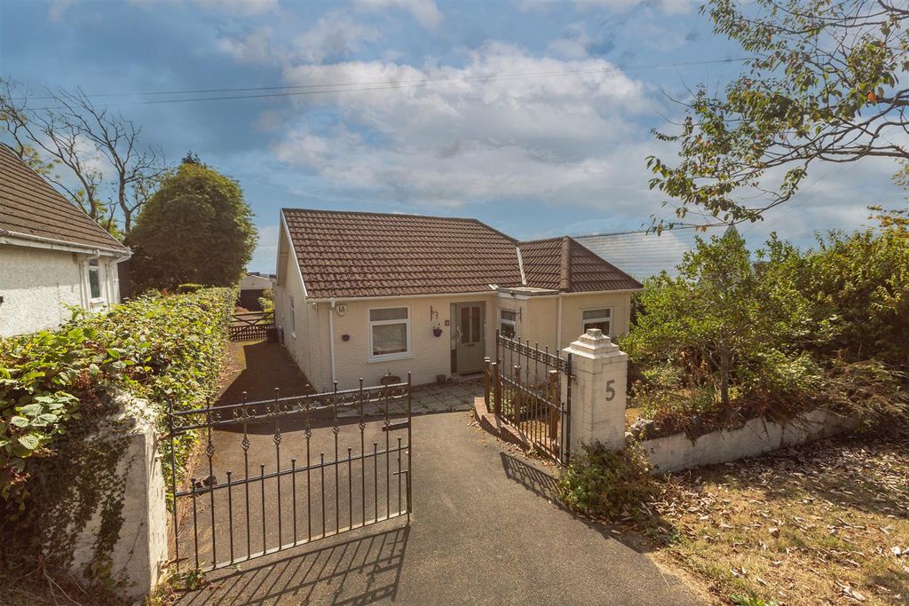 Property photo 1 of 29 External