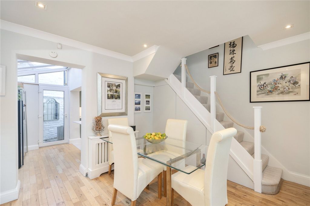 Property photo 3 of 10 Dining Area