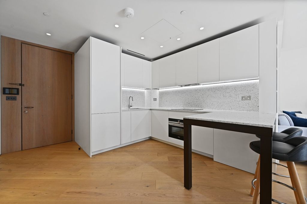 Property photo 3 of 10 Kitchen