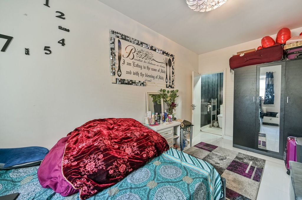Additional image 13 of 5 bed semi-detached house for saleWestbourne Road, Feltham TW13