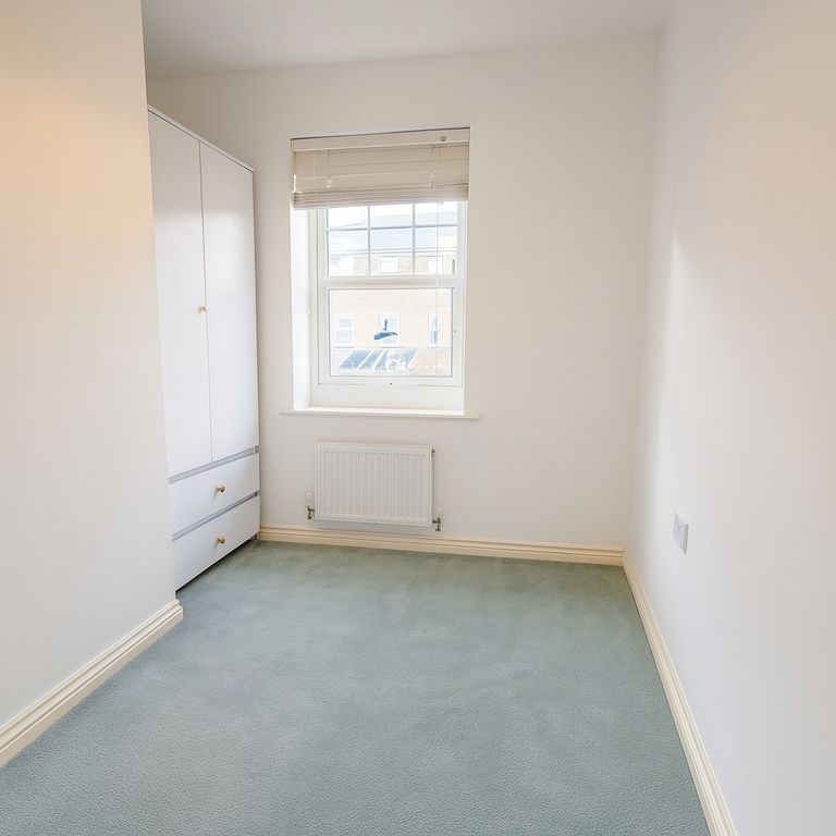 Property photo 2 of 9 Bedroom