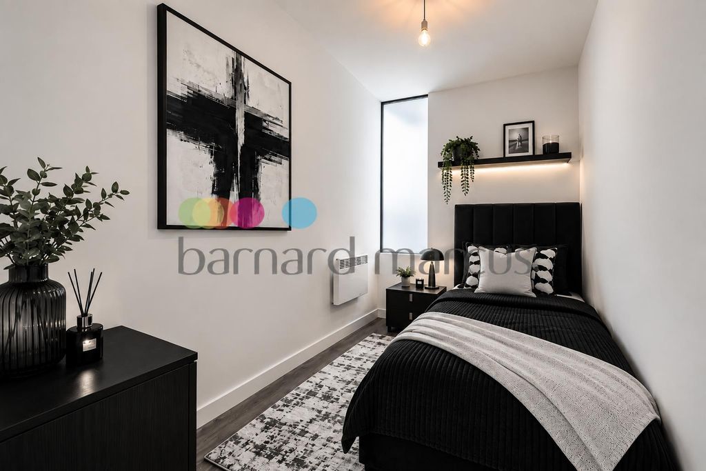 Property photo 3 of 6 Master Bedroom