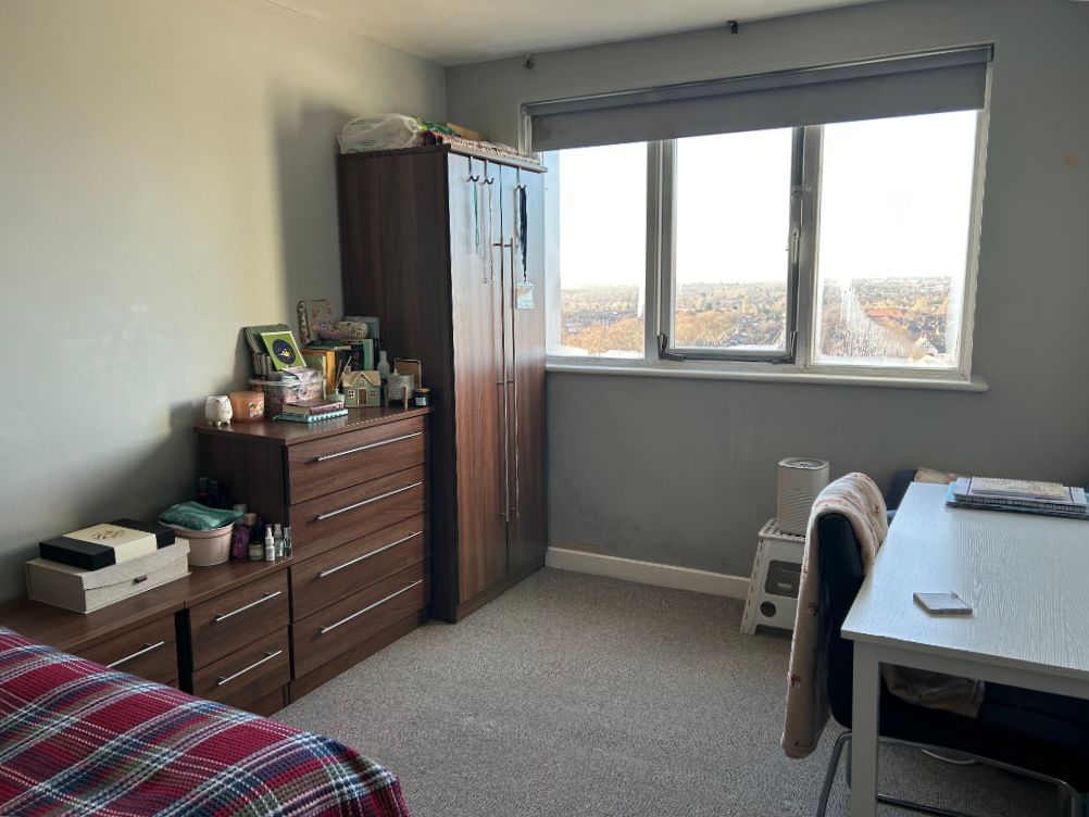 Property photo 2 of 6 Bedroom