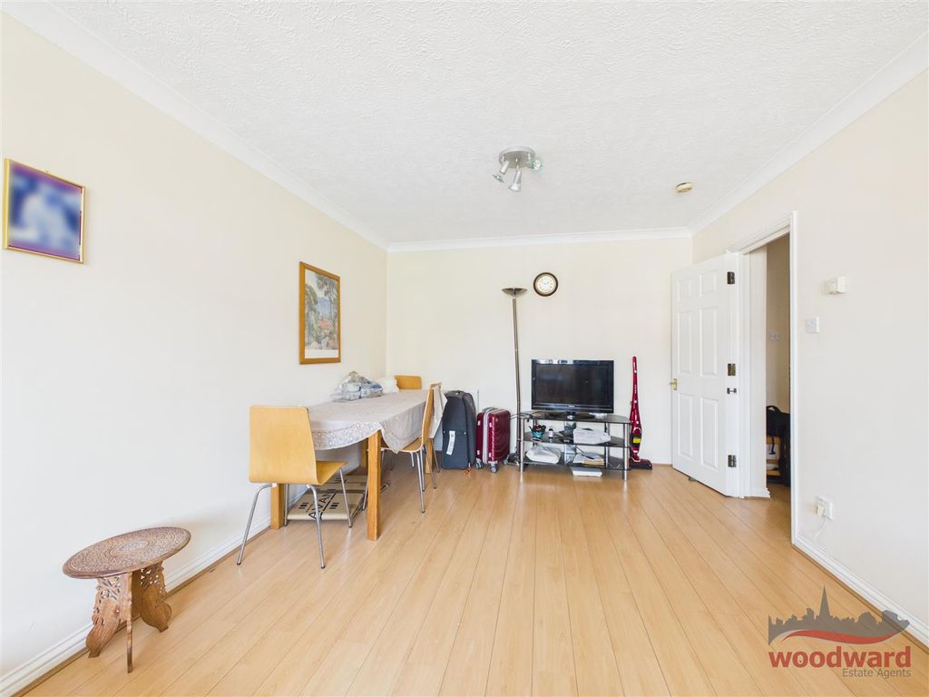 Property photo 3 of 7 Living Room