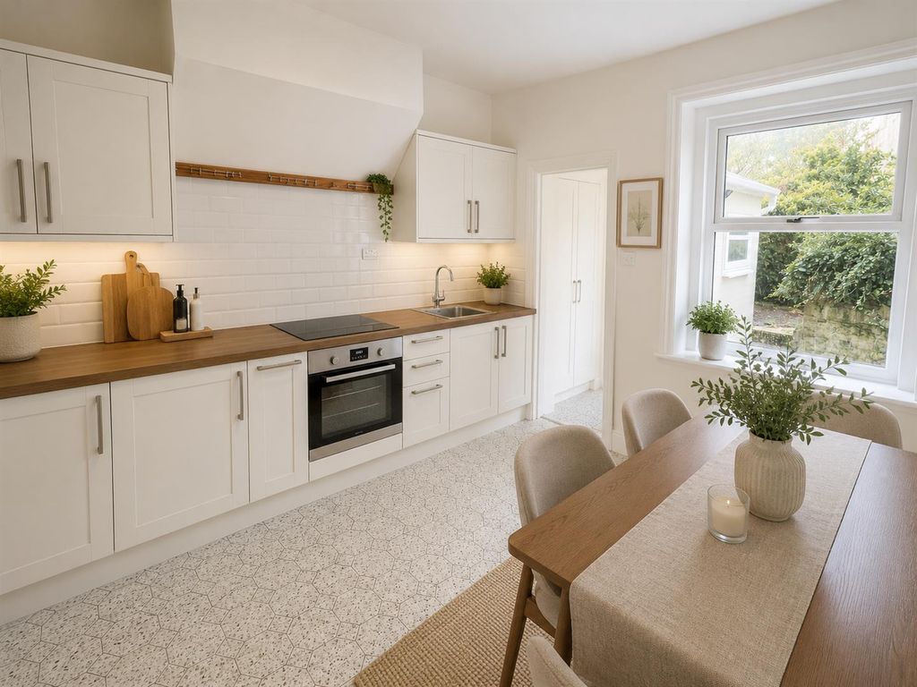 Property photo 2 of 15 Kitchen .Png