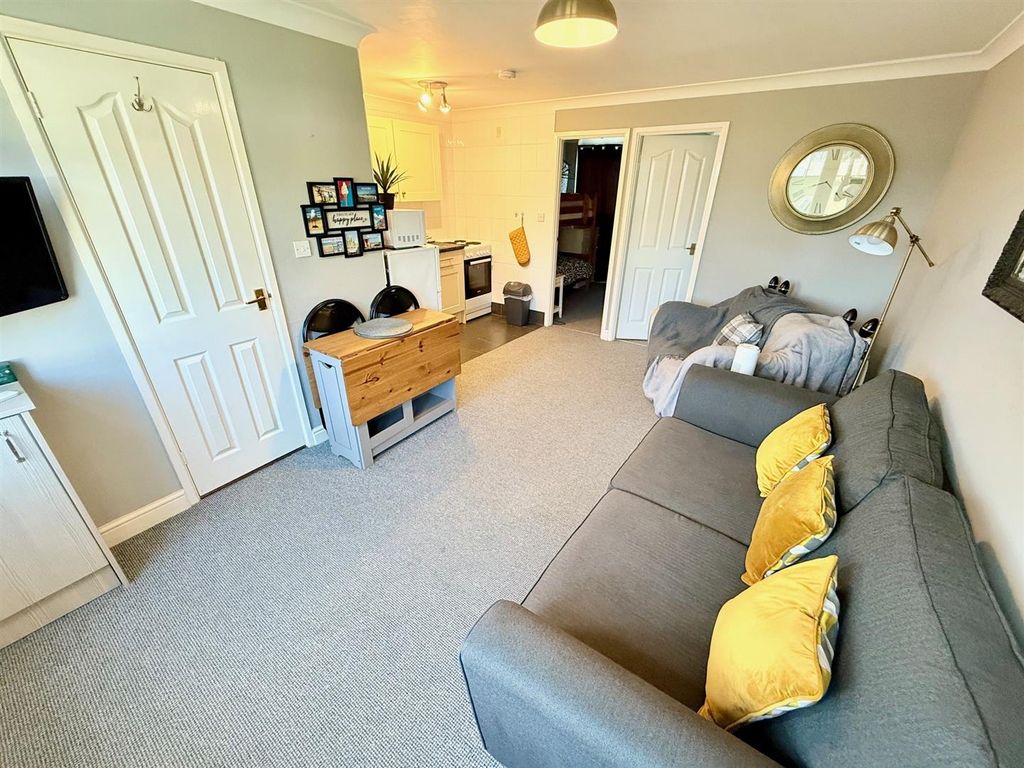 Property photo 3 of 9 Living Area
