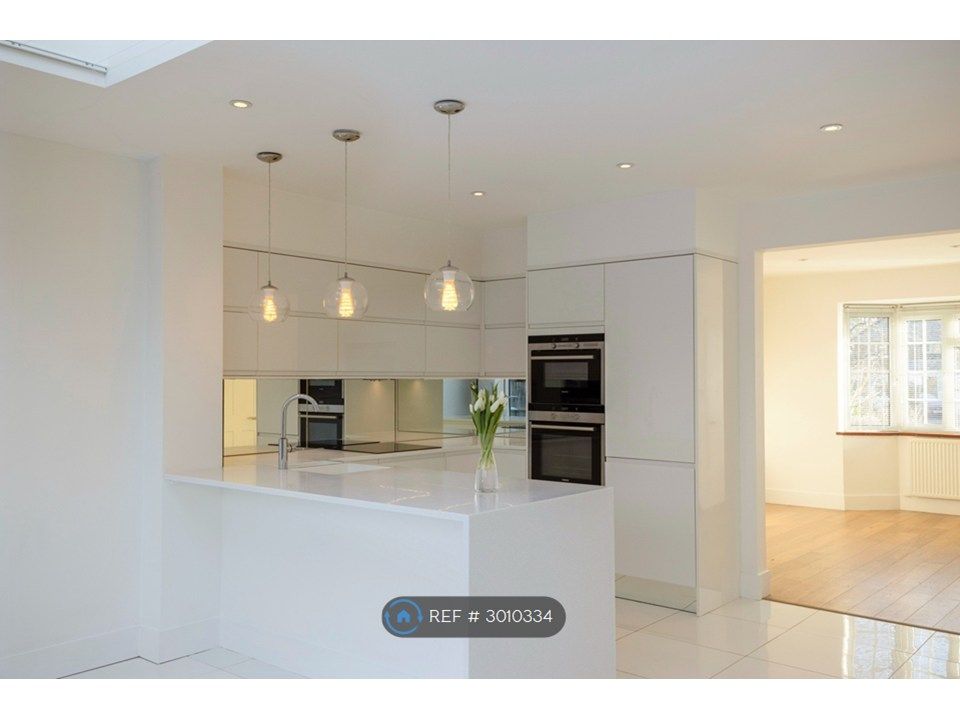 Property photo 3 of 19 Kitchen i