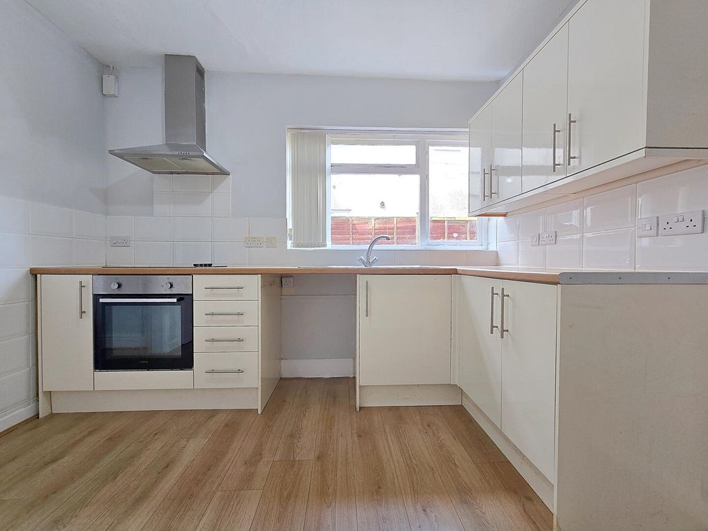 Property photo 1 of 9 Kitchen
