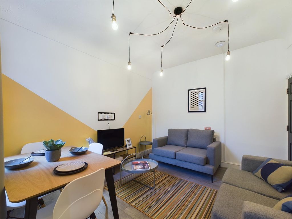 Property photo 3 of 11 A Stylish And Inviting Large Modern Living Room, P...