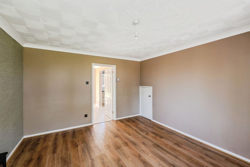 Property photo 3 of 17 Pbox-Img.Jpg