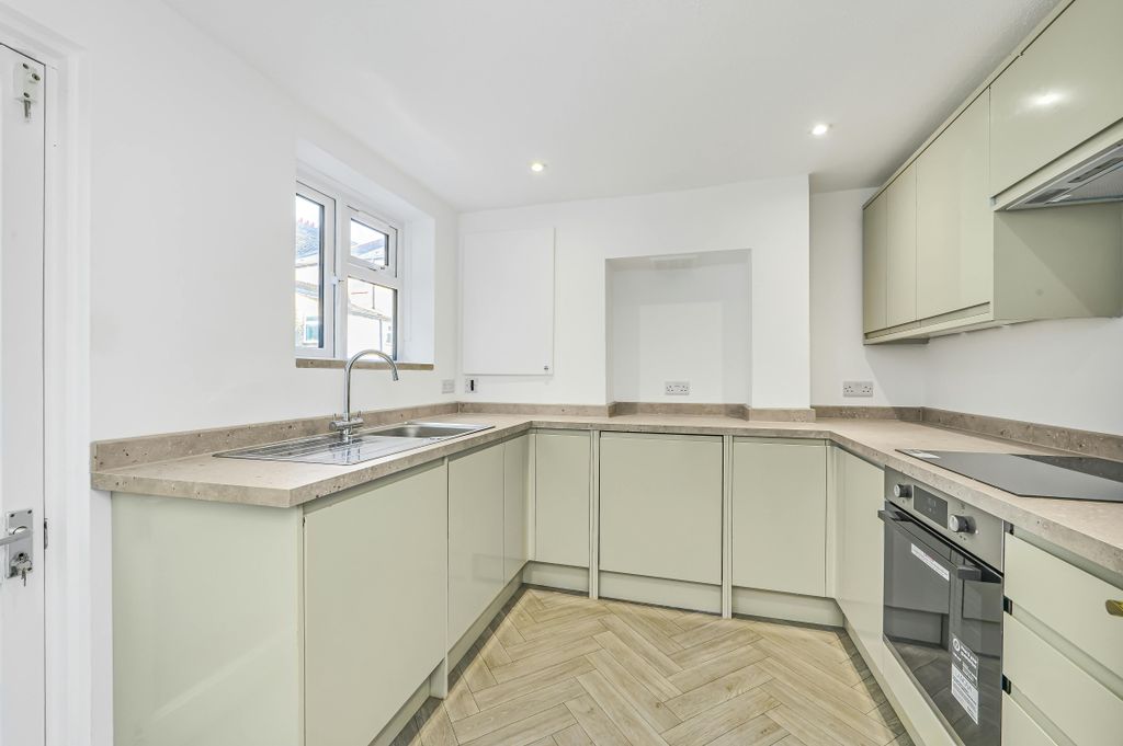 Property photo 1 of 11 Daniel_Watney__Tuskar_Street__Se10_13.Jpg