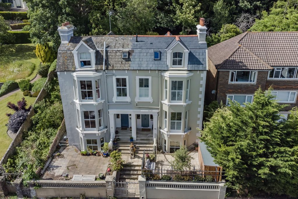 Property photo 3 of 32