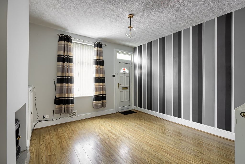 Property photo 3 of 11 4179003