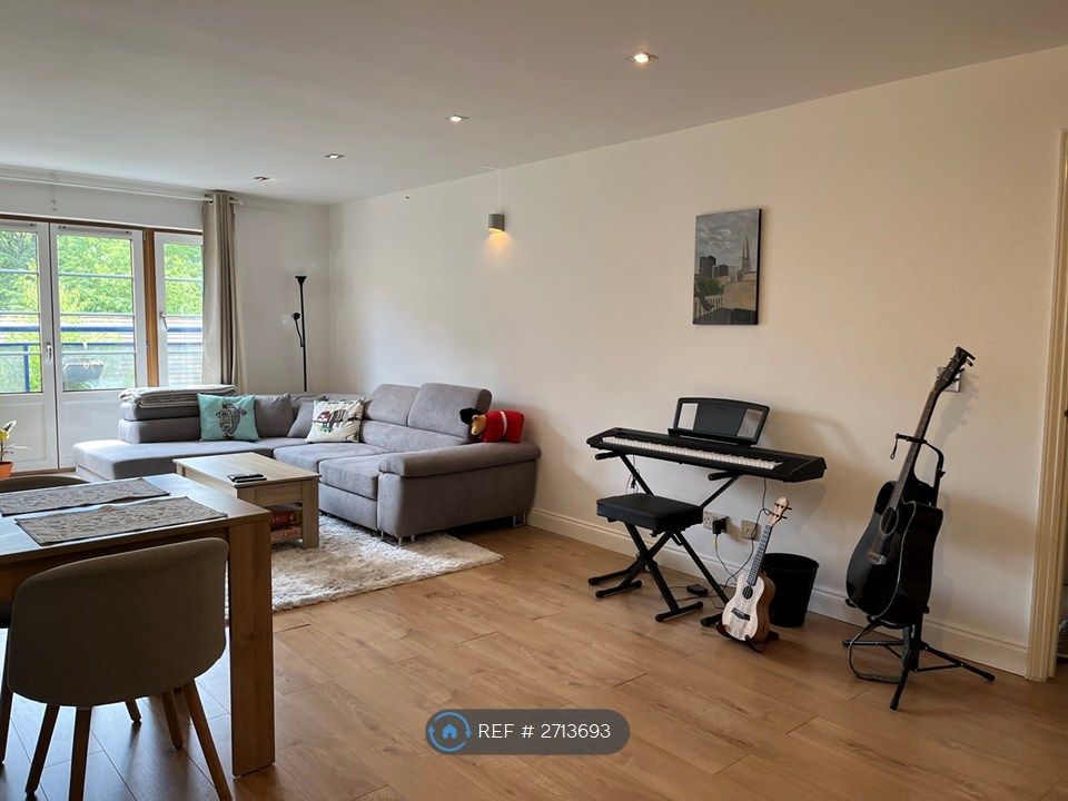 Property photo 3 of 25 Living Room & Music Corner