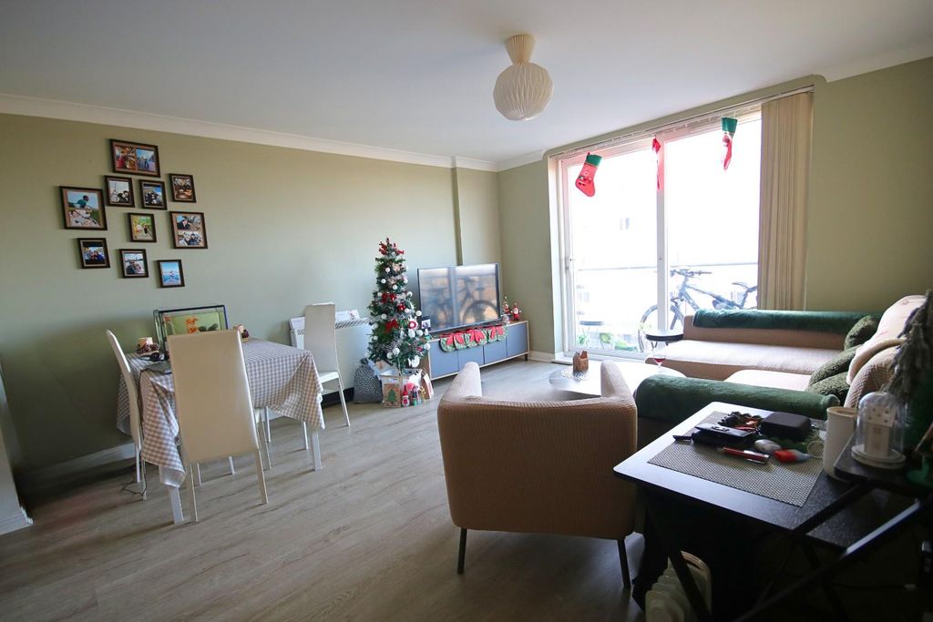 Property photo 3 of 10 liv1 (37).Jpg