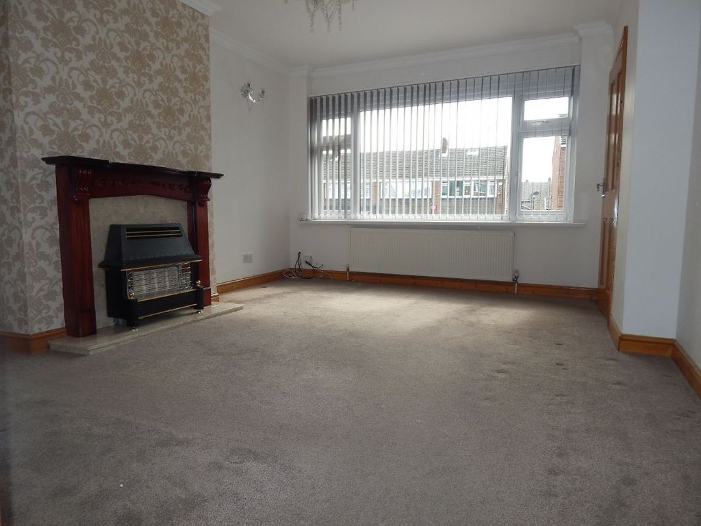 Property photo 3 of 18 Living Room