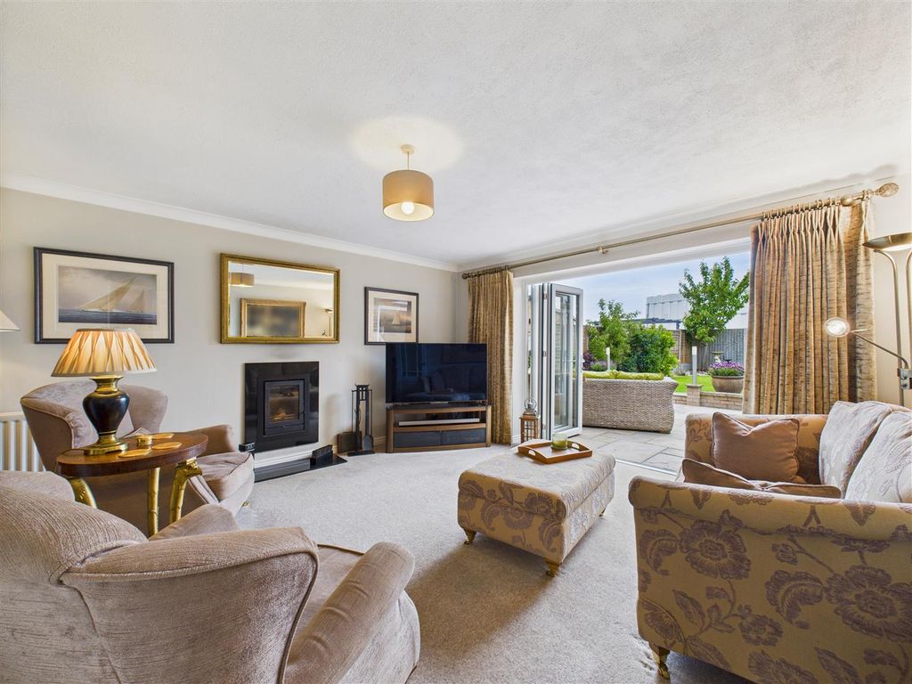 Property photo 1 of 24 Formal Lounge