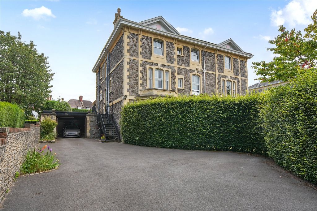 Property photo 1 of 33 Picture No. 23
