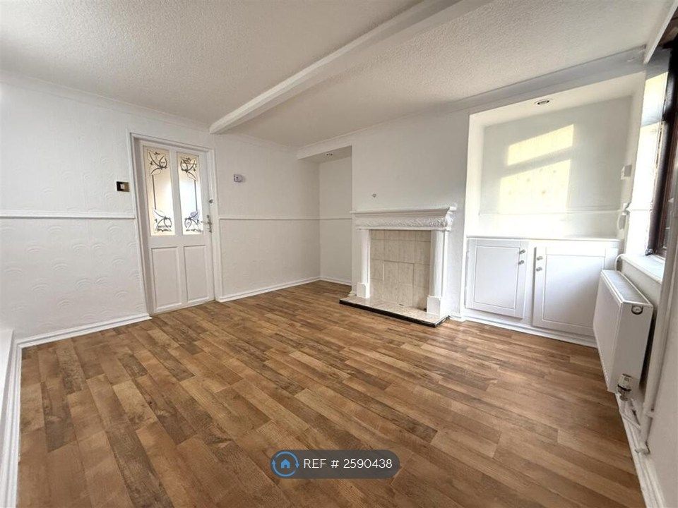 Property photo 3 of 10 Living Room