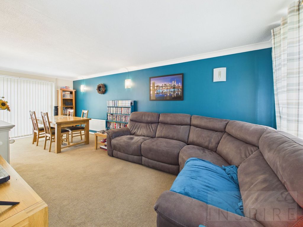 Property photo 2 of 31