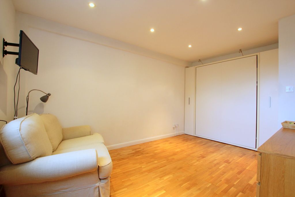 Property photo 3 of 10 3