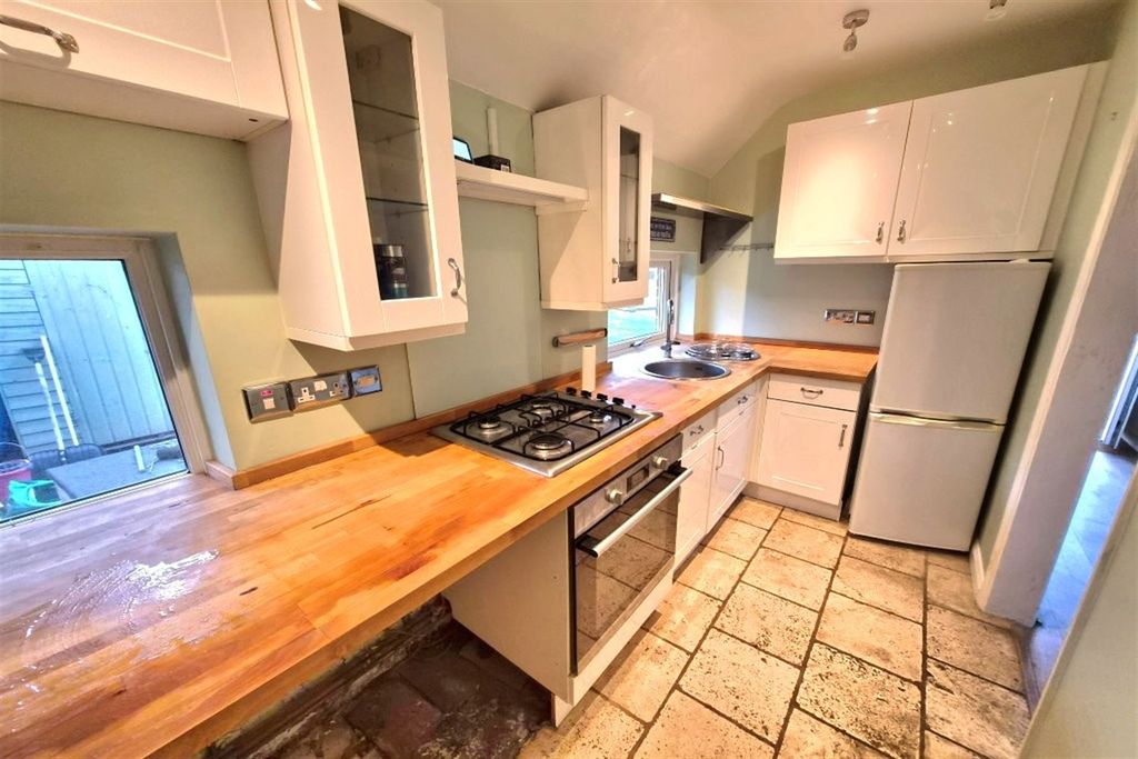 Property photo 2 of 12 Kitchen