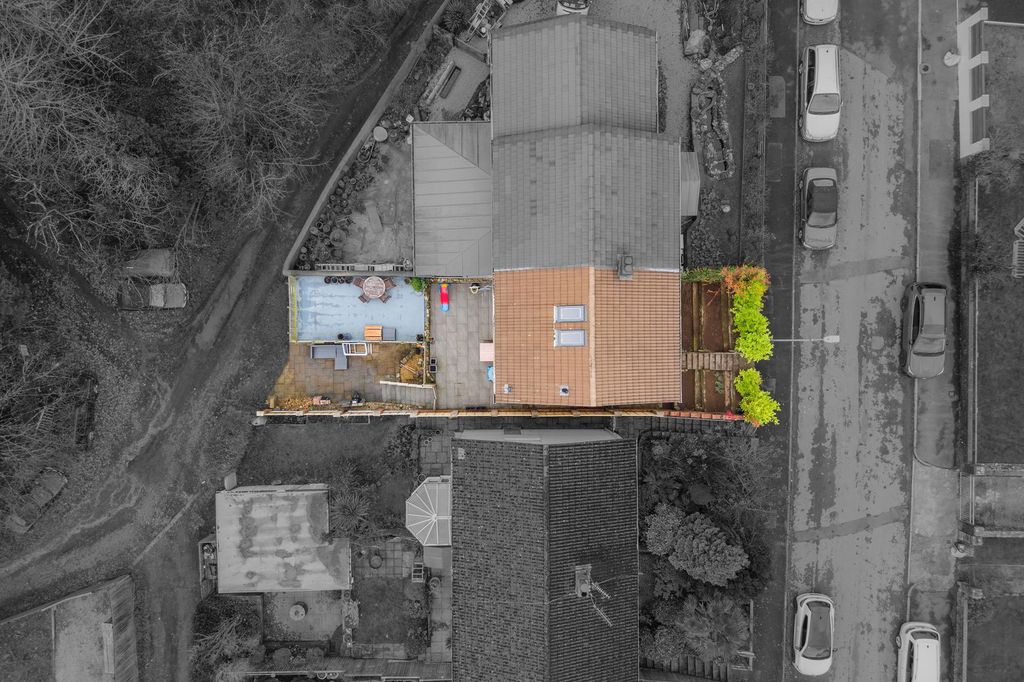 Property photo 2 of 25