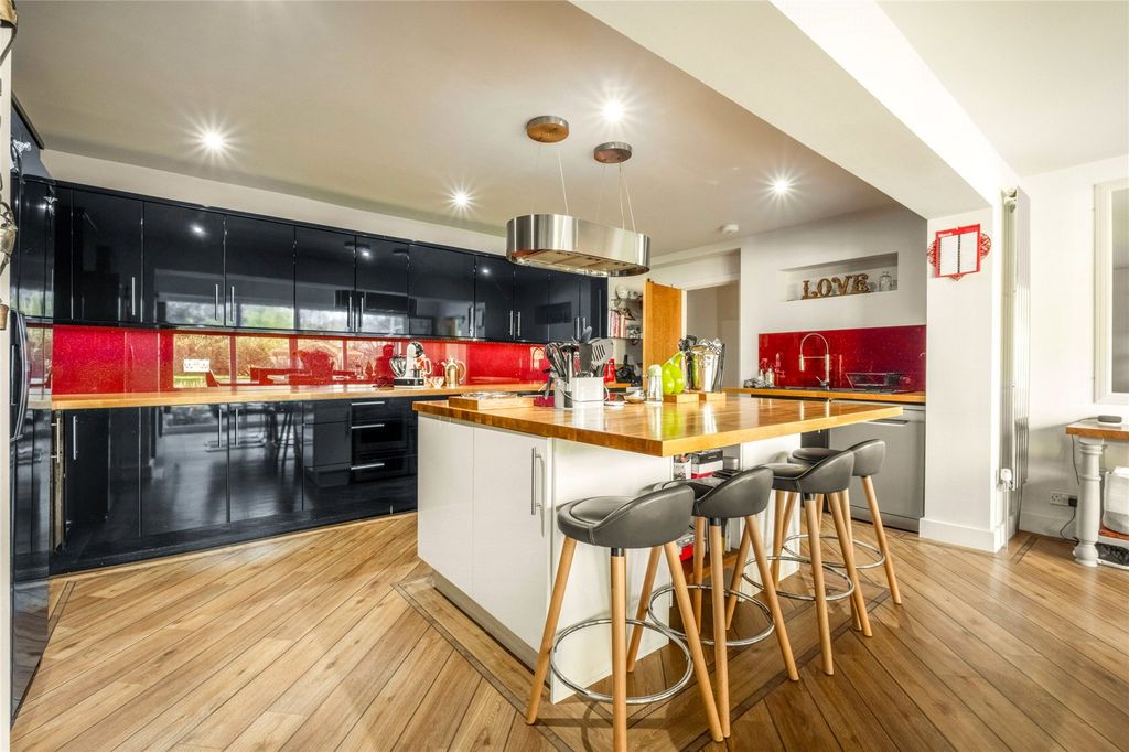 Property photo 2 of 19 Kitchen/Dining Room