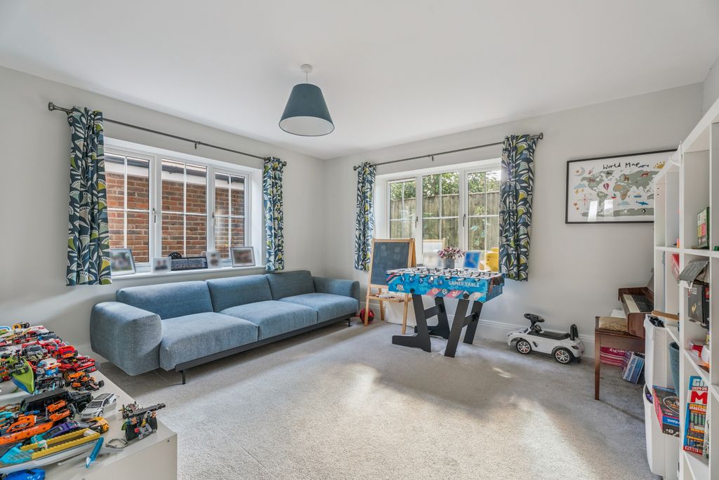 4 bed detached house for salePheasant Close, Amersham HP6 photo 5