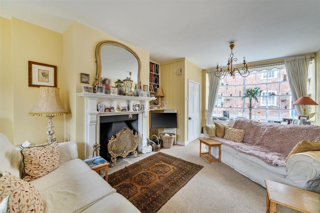 Property photo 2 of 18 Sitting Room