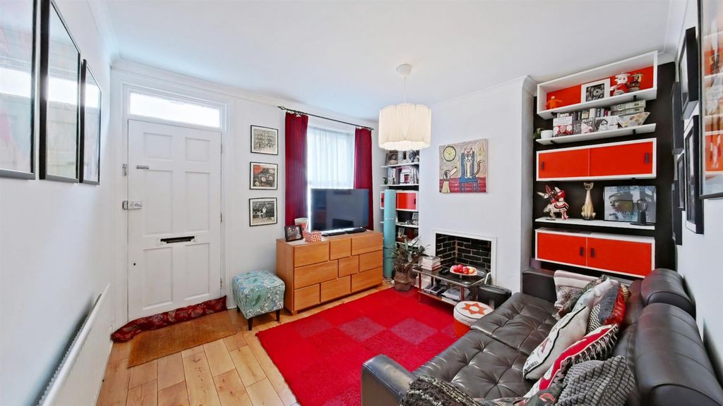 Property photo 3 of 12 Lounge (2).Jpg