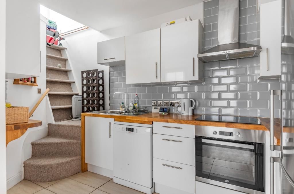 Property photo 1 of 8 Kitchen