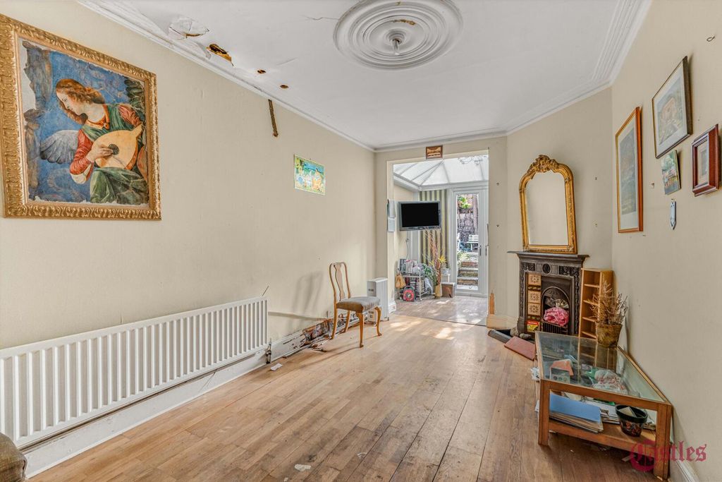 Property photo 2 of 13 Hallway