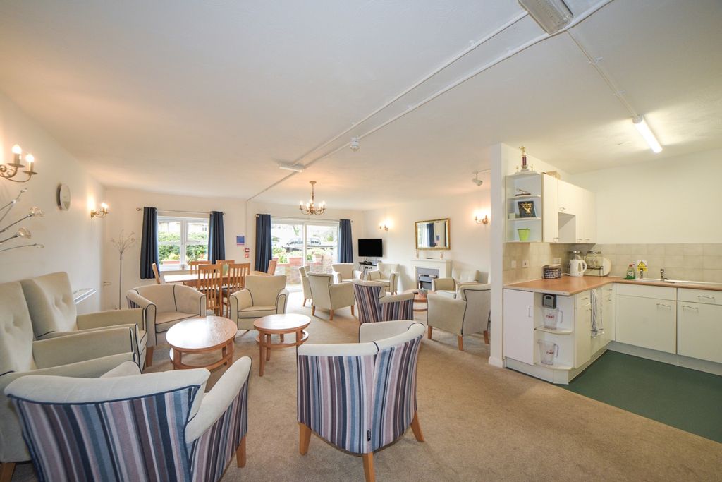 Property photo 2 of 10 Communal Area