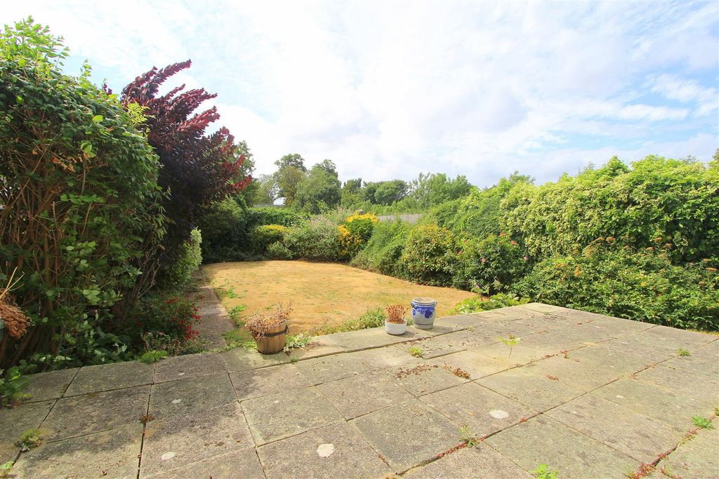 Property photo 2 of 16 Garden.Jpg