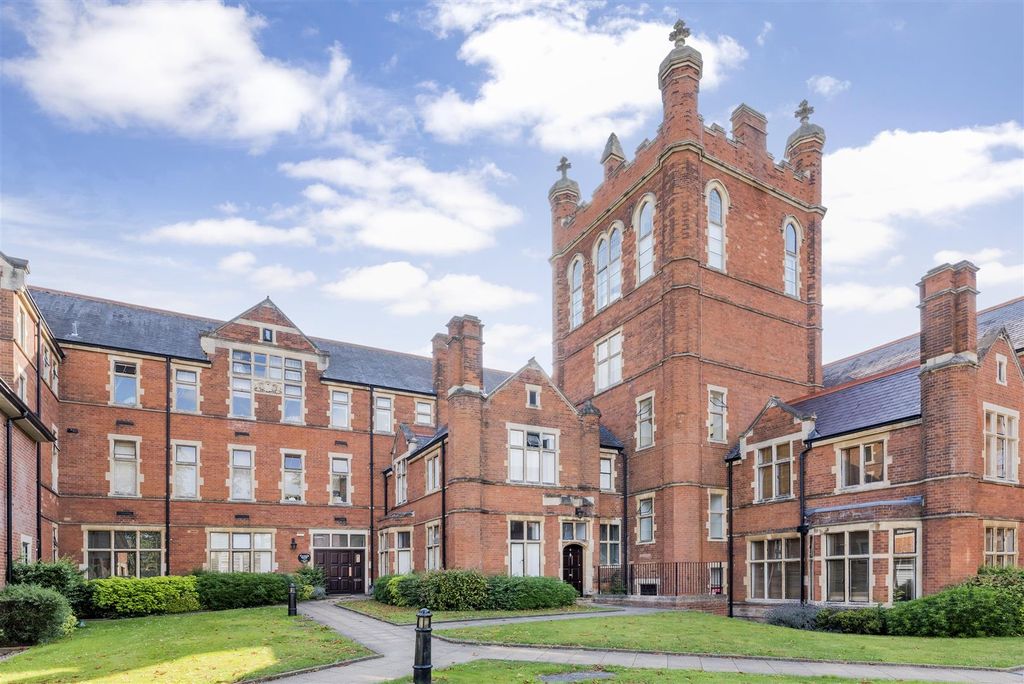 Property photo 1 of 17 Exterior: